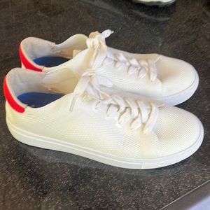 GREATS The Royale tennis shoe white with red back like new